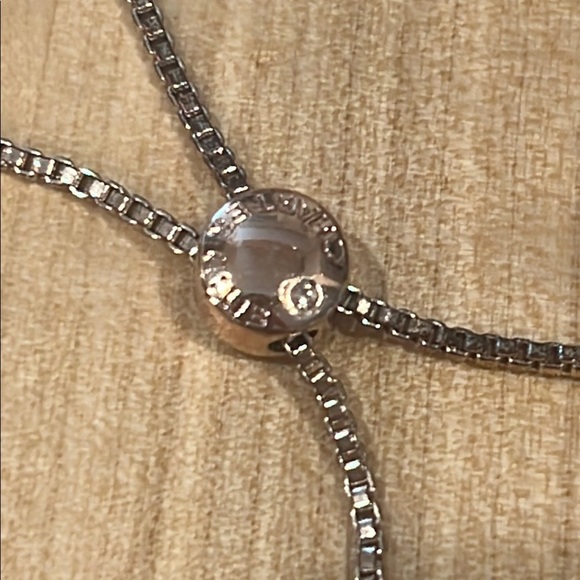 Elegant Pearl and Silver Beaded Bracelet - Picture 3 of 7